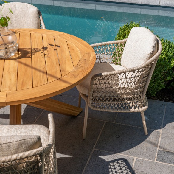 Ensemble Table de jardin ronde PETRA en teck D130 avec 4 chaises PALOMA taupe coussin beige crème