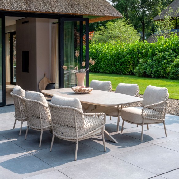 Ensemble Table de jardin NEROLI en aluminium beige sable L250 H69cm avec 6 chaises basses SERENA coussins beige crème