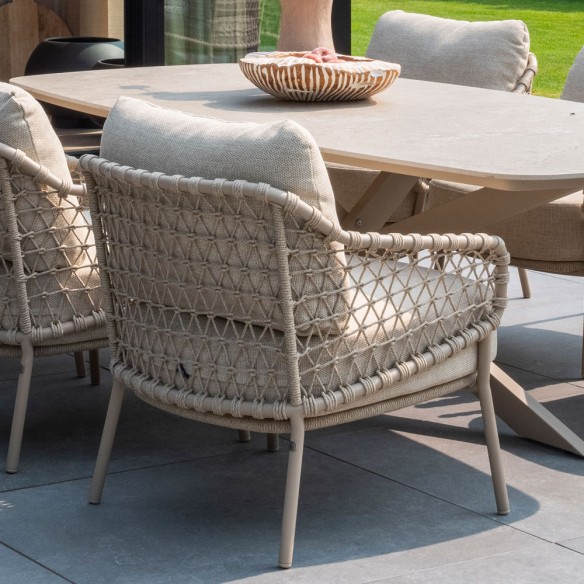 Ensemble Table de jardin NEROLI en aluminium beige sable L250 H69cm avec 6 chaises basses SERENA coussin beige crème