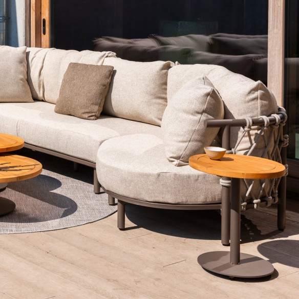 Salon de jardin EZOA 8 places cadre taupe aluminium avec tables basses et d’appoint rondes en teck