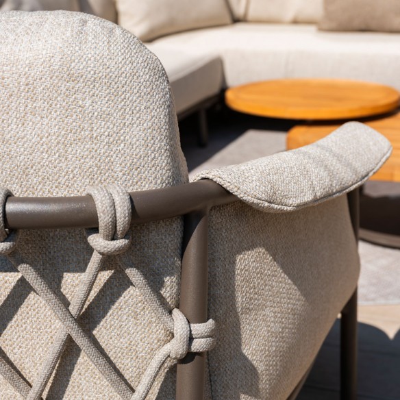 Salon de jardin EZOA 8 places cadre taupe aluminium avec tables basses et d’appoint rondes en teck