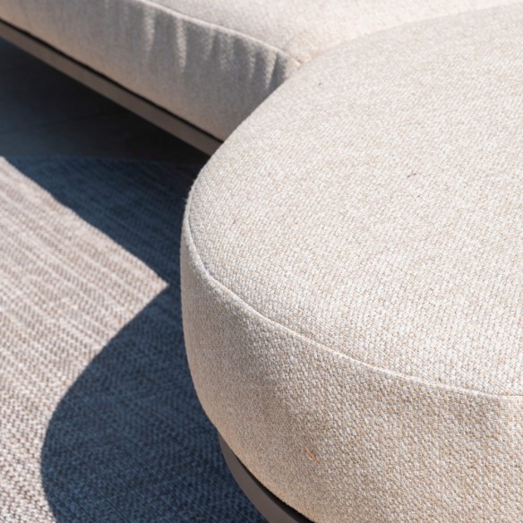 Salon de jardin EZOA 8 places cadre taupe aluminium avec tables basses et d’appoint rondes en teck