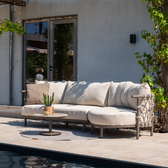Salon de jardin EZOA 8 places cadre taupe aluminium avec tables basses et d’appoint rondes en teck