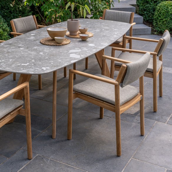 Chaise de jardin LEKO en teck avec coussins beige noisette