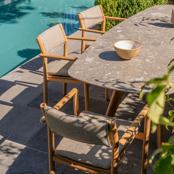 Chaise de jardin LEKO en teck avec coussins beige noisette