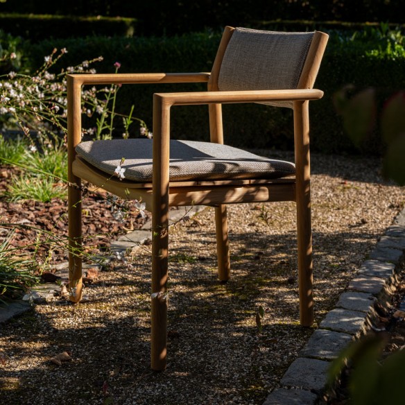 Chaise de jardin LEKO en teck avec coussins beige noisette