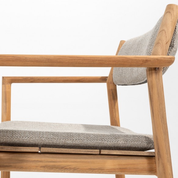 LEKO Outdoor Dining Chair in Teak with Hazelnut Beige Cushions