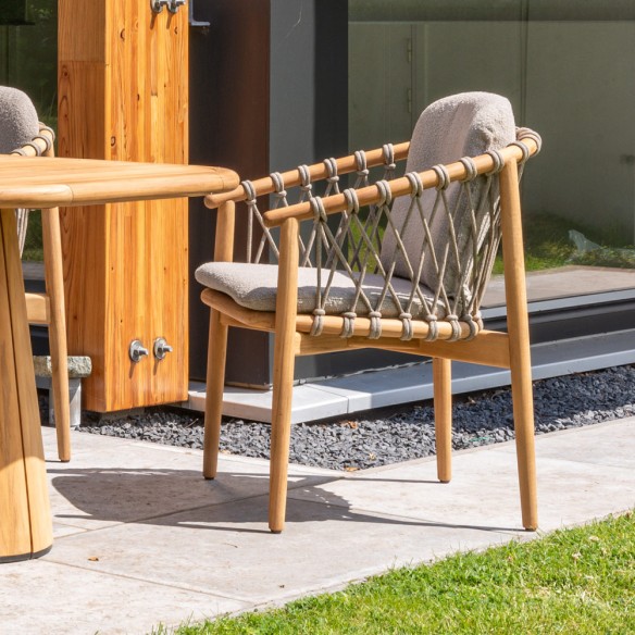Chaise de jardin NUMA en teck avec coussins gris chiné