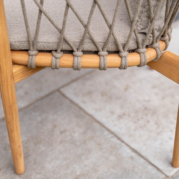 Chaise de jardin NUMA en teck avec coussins gris chiné