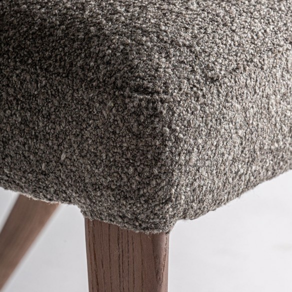 Chaise VARELA en bois de chêne et d’hévéa et tissu gris chiné