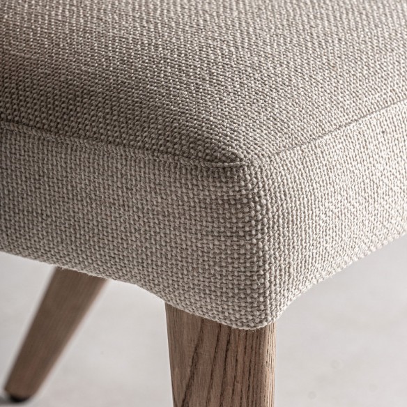 Chaise MAELA en bois de chêne brun clair et tissu naturel