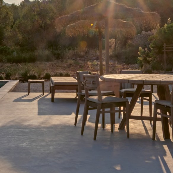 ANDY Round Outdoor Dining Table Set D150 with 6 JADA Dining Chairs in Reclaimed Teak with Cushions