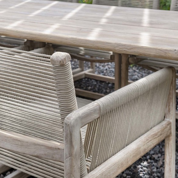 Fauteuil de jardin COLIN en teck recyclé à assise basse avec coussins