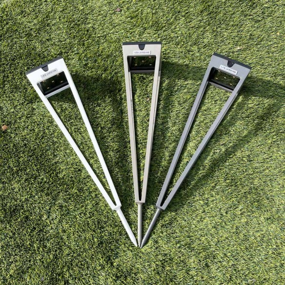 Torche solaire H52cm en aluminium blanc avec pic intégré