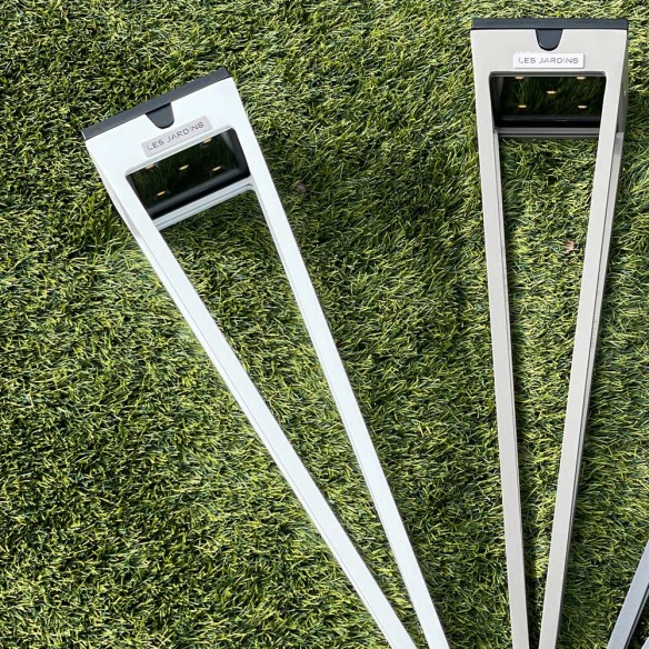 Torche solaire H52cm en aluminium blanc avec pic intégré