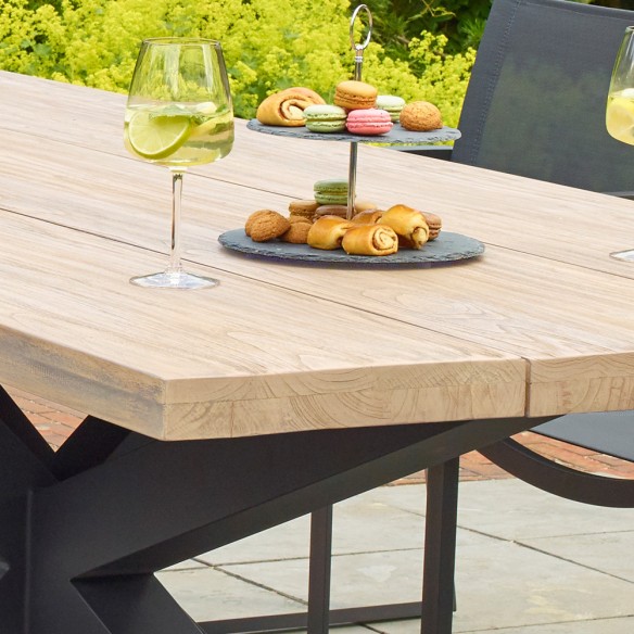 Table de jardin TIMOR en teck gris et aluminium anthracite 6 places L230