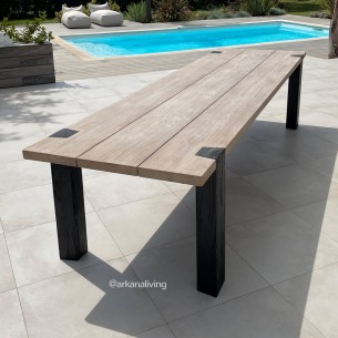 Table de jardin MAESTRO en teck recyclé gris naturel et pieds teck fumé L330