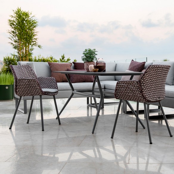 Chaise de jardin VIBE résine tressée gris clair/bordeaux/rose et coussin gris clair