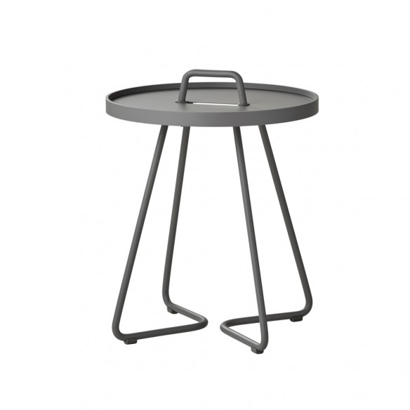 Table d’appoint ON THE MOVE H46cm en aluminium gris Cane Line