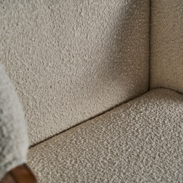 Fauteuil PAVIA en bois de pin et coton bouclé