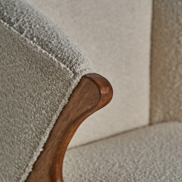 Fauteuil PAVIA en bois de pin et coton bouclé