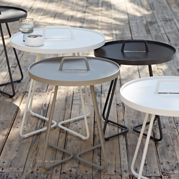 Table d’appoint ON THE MOVE H54cm en aluminium blanc