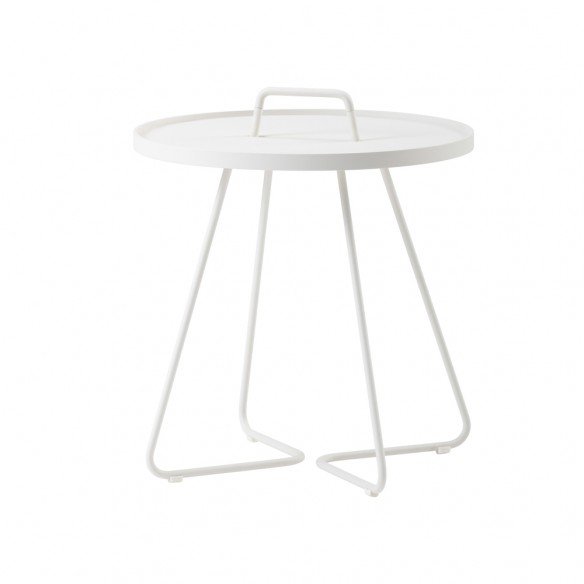 Table d’appoint ON THE MOVE H54cm en aluminium blanc CANE LINE