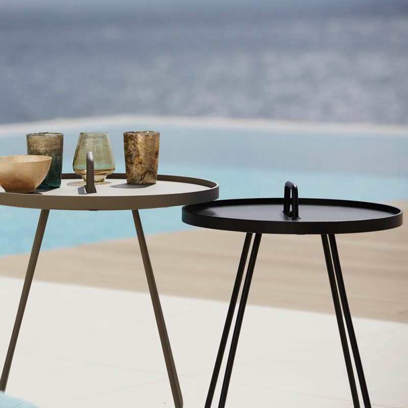 Table d’appoint ON THE MOVE H54cm en aluminium noir