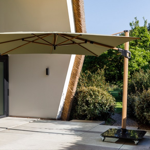 Parasol déporté JASMIN 3x3m en aluminium aspect bois et base granite Meran