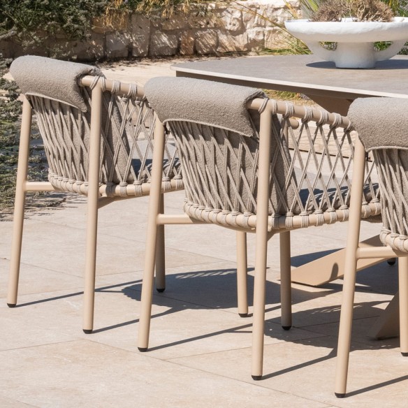 Ensemble Table de jardin PETRA en aluminium beige sable et céramique L240 et 6 chaises ASTORIA beige sable coussin beige taupe