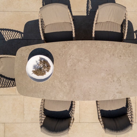 Ensemble Table de jardin PETRA en aluminium beige sable et céramique L240 et 6 chaises ASTORIA beige sable coussin beige taupe