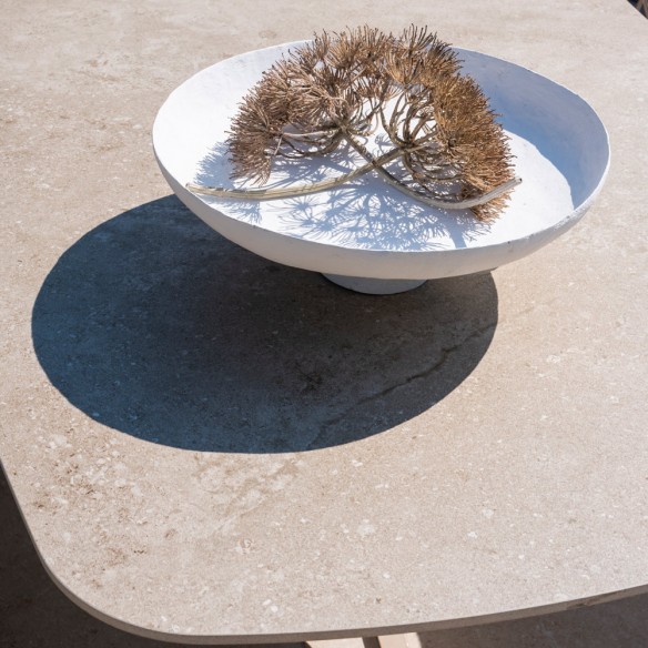 Ensemble Table de jardin PETRA en aluminium beige sable et céramique L240 et 6 chaises ASTORIA beige sable coussin beige taupe