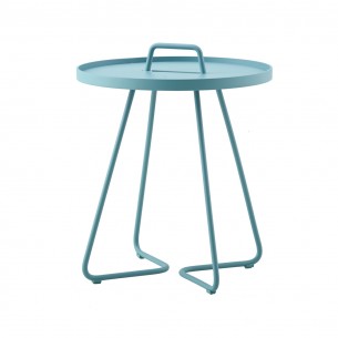 Table d’appoint ON THE MOVE H54cm en aluminium bleu ciel 2